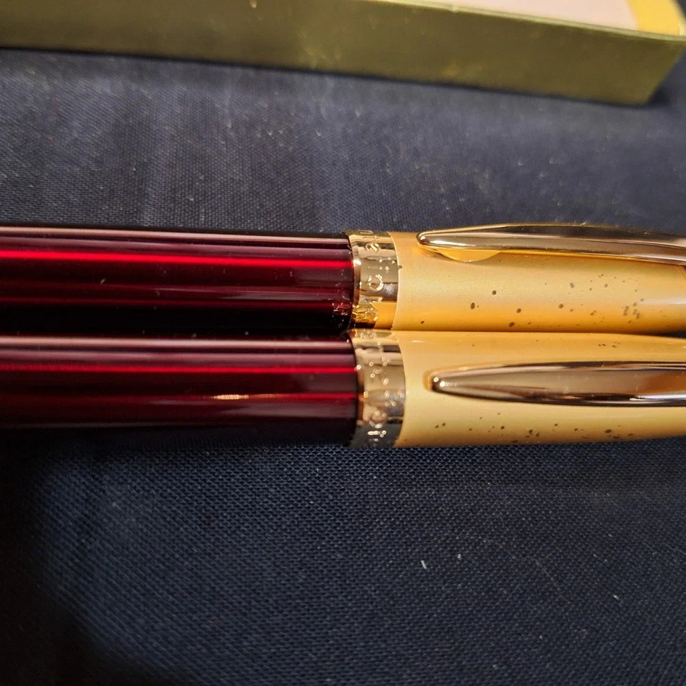 Montefiore Pen Set Ballpoint and Rollerball Red and Gold‎ Speckled with Box